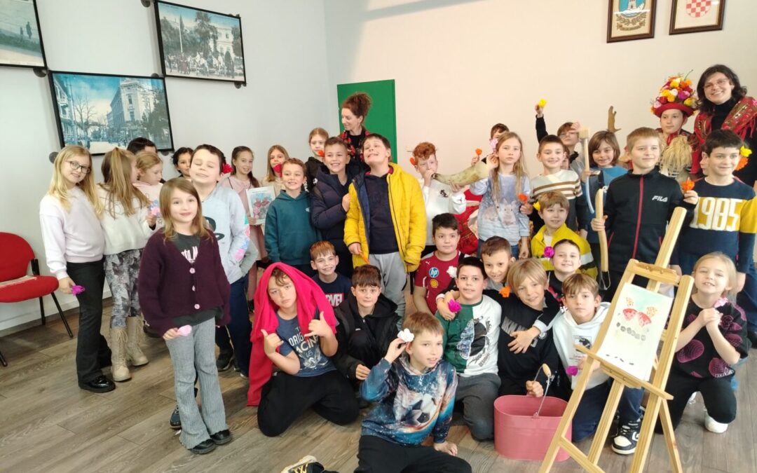 Učenici na predstavljanju slikovnice „Mići Mučićev zvončar gre na Brgud“